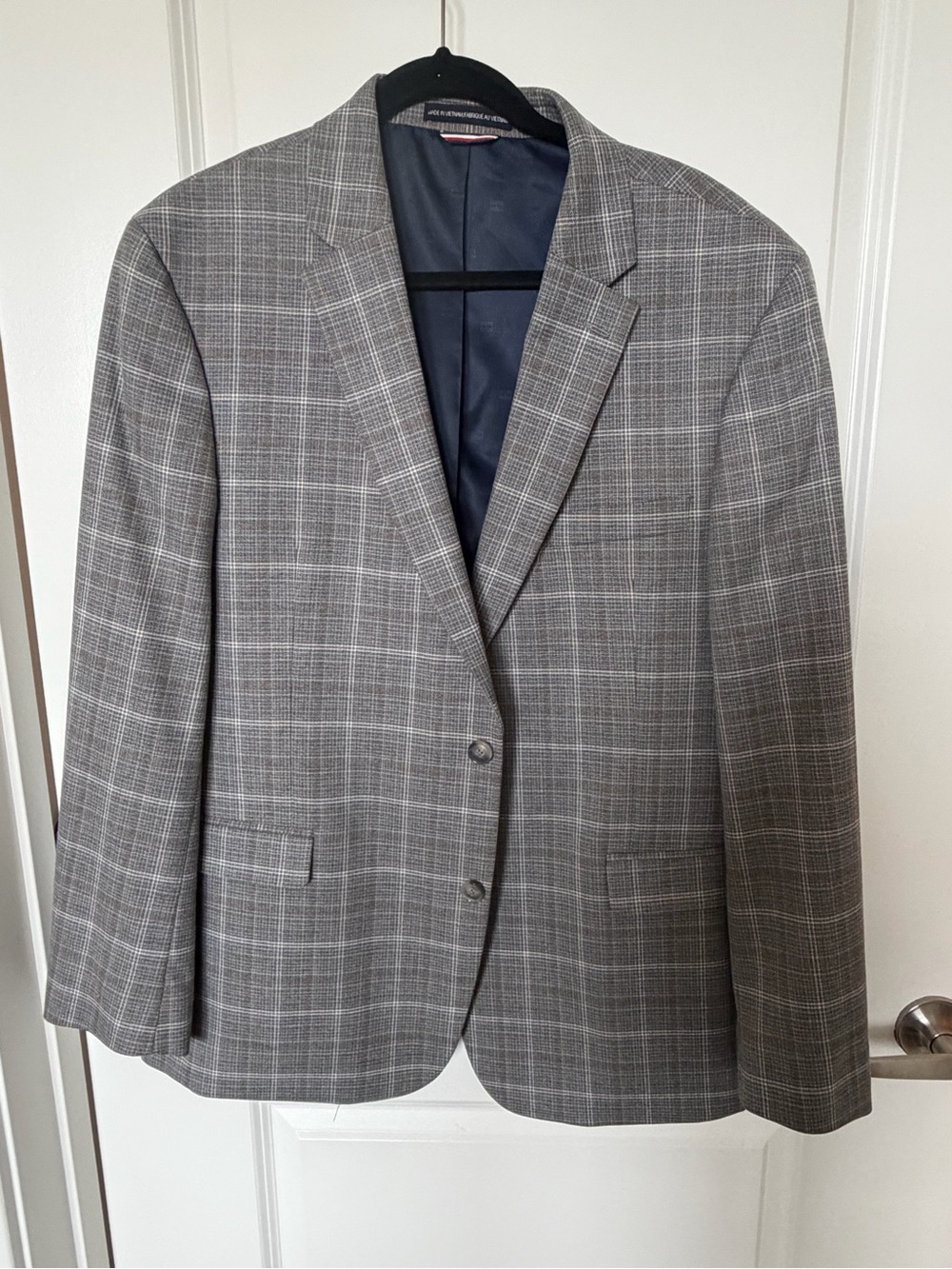 Tommy Hilfiger Men’s Gray Plaid Blazer Sport Coat